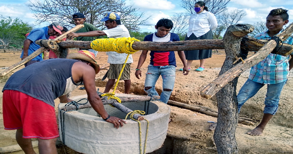 El agua continúa fluyendo para calmar la sed en Uribia